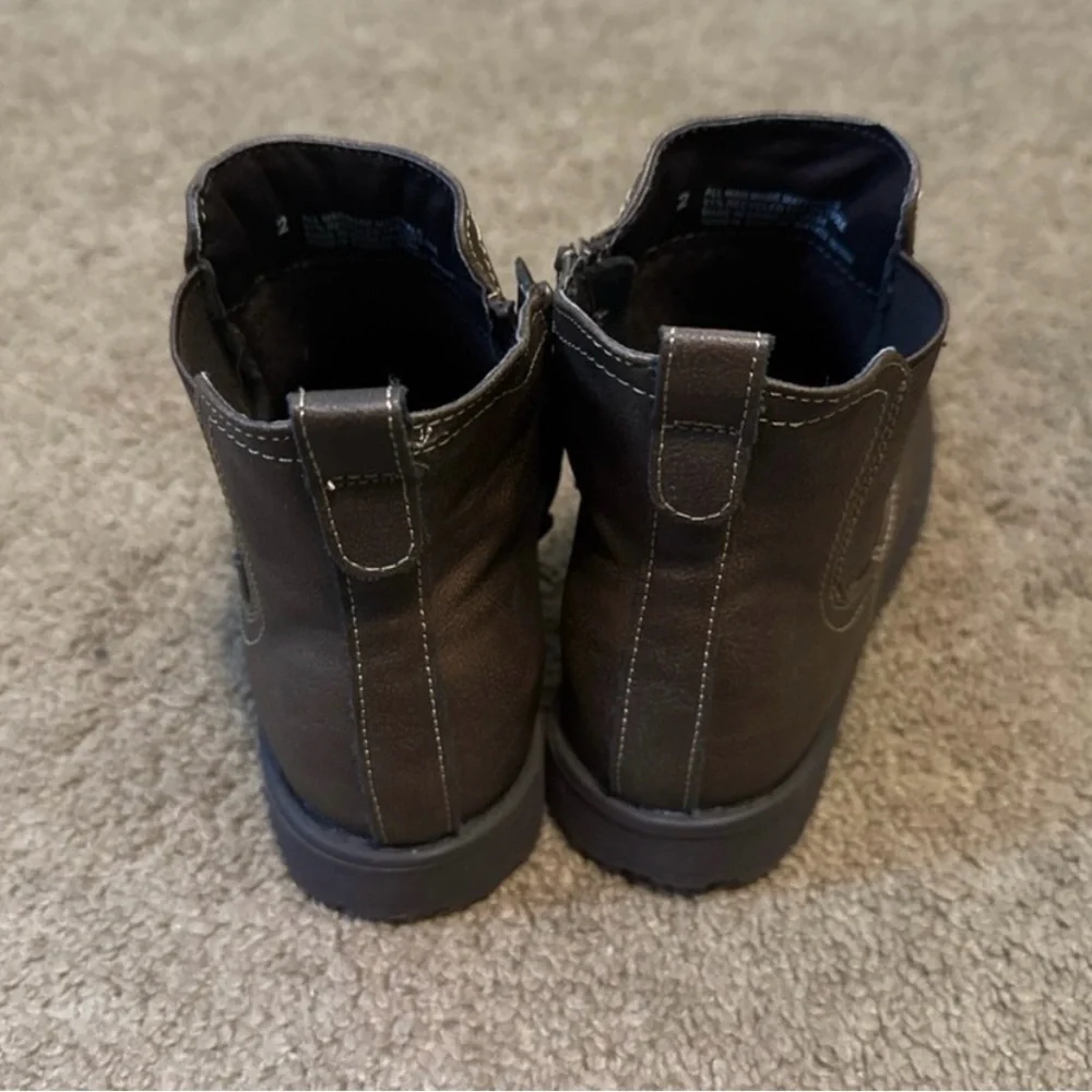 The Children’s Place, Boys Chelsea Boots - Brown- Size 2 - Picture 4 of 6